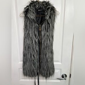 Besca Women’s Grey/Black Faux Fur Belted Vest One Size.  Lined.  Excellent Cond